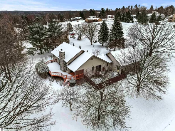 3831 Kennedy Pl, Williamsburg, MI 49690