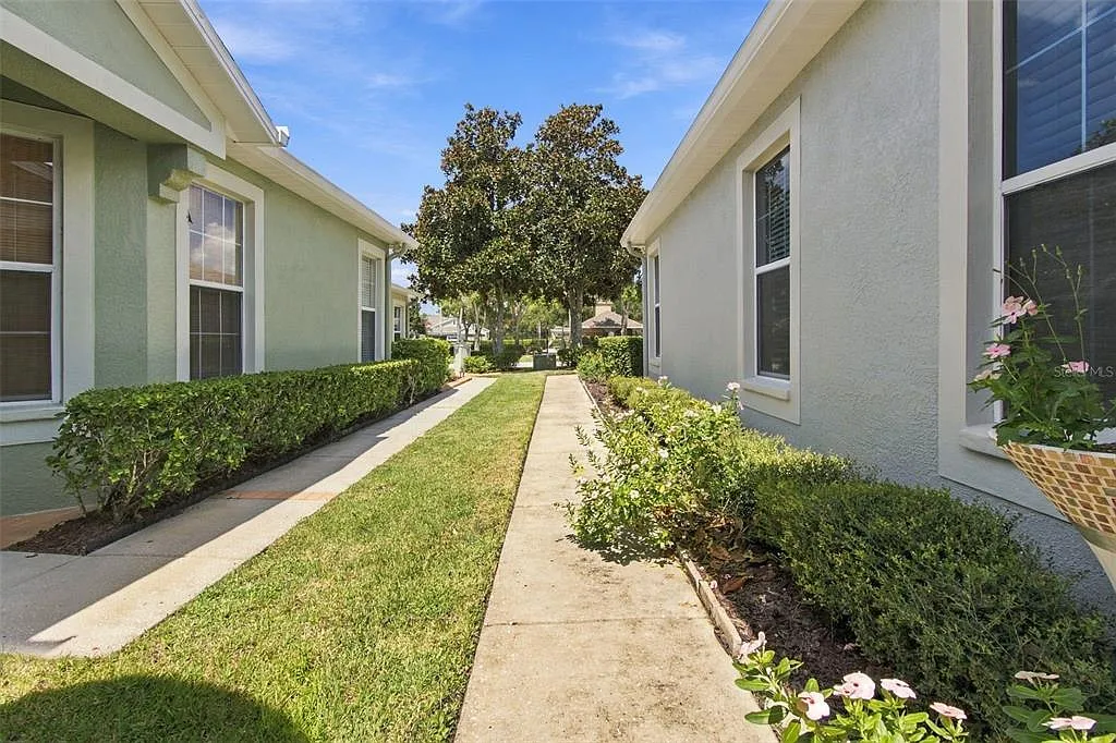 3 bed, 2.0 bath, 1820 sqft, $2,300 — Photo 4