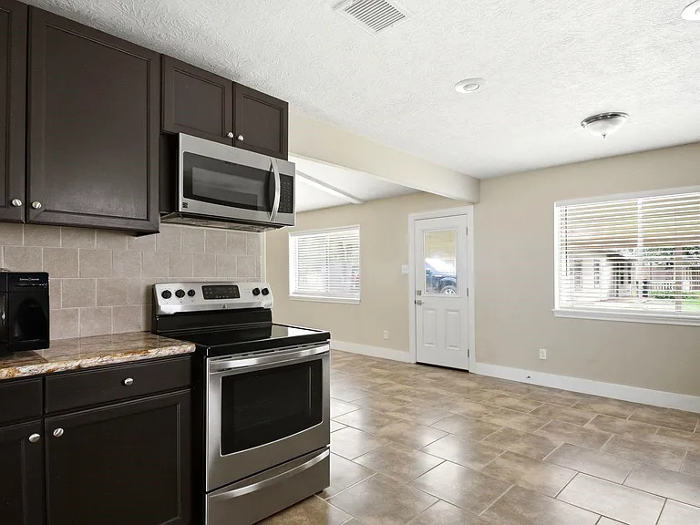 1511 Sungail Dr — Photo 16