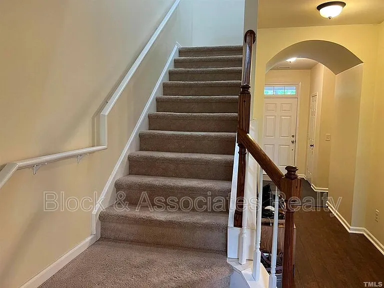 124 Longchamp Ln — Photo 6