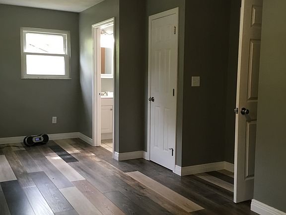 5th image of 68 Airwood Dr