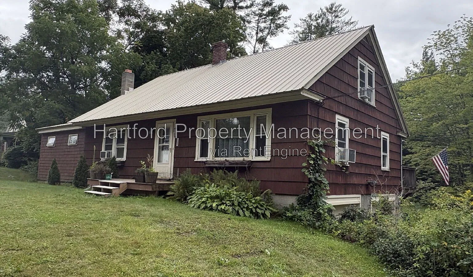 4 bed, 1.0 bath, 1958 sqft, $2,850 — Photo 2