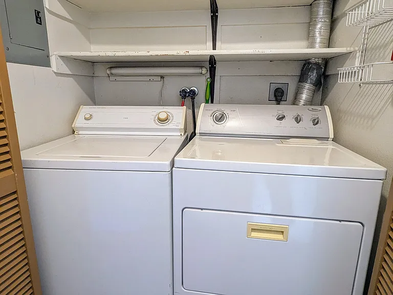 Laundry - washer/dryer included