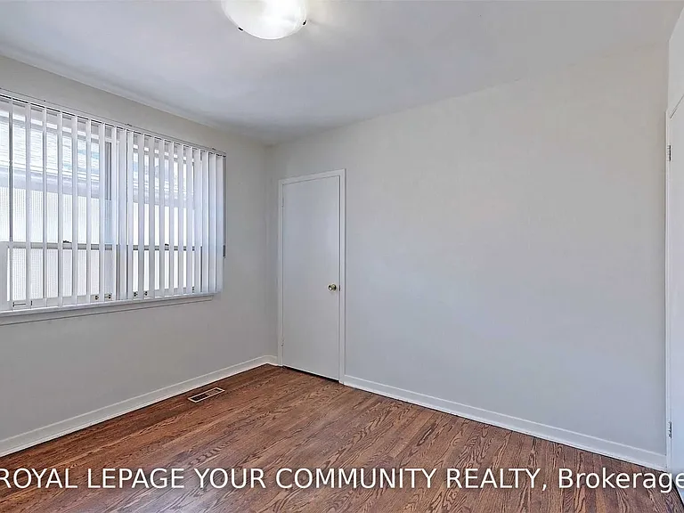 79 Patricia Ave #MAIN LEVEL — Photo 22