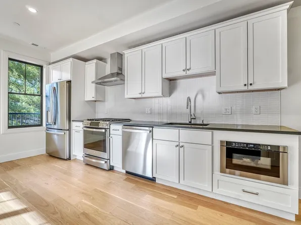 120 Moore St #202, Boston, MA 02128