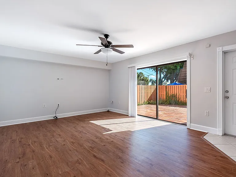 185 Charter Way — Photo 8