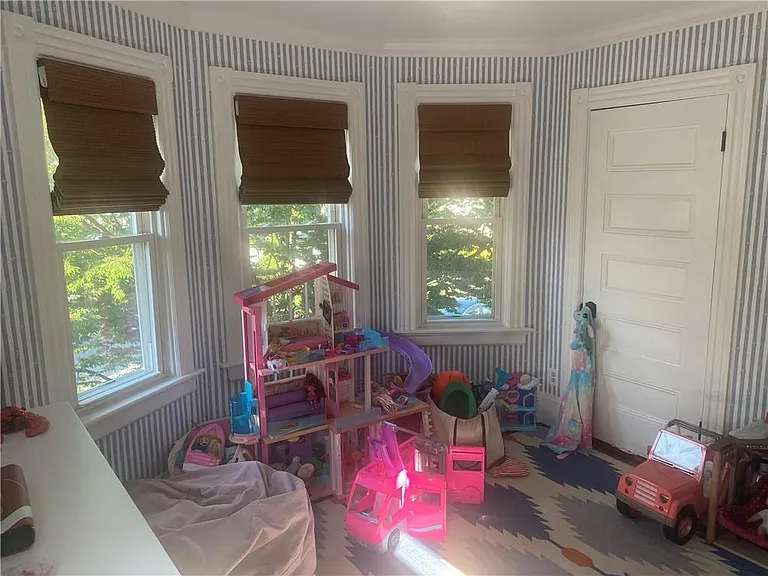 27 Mann Ave — Photo 13