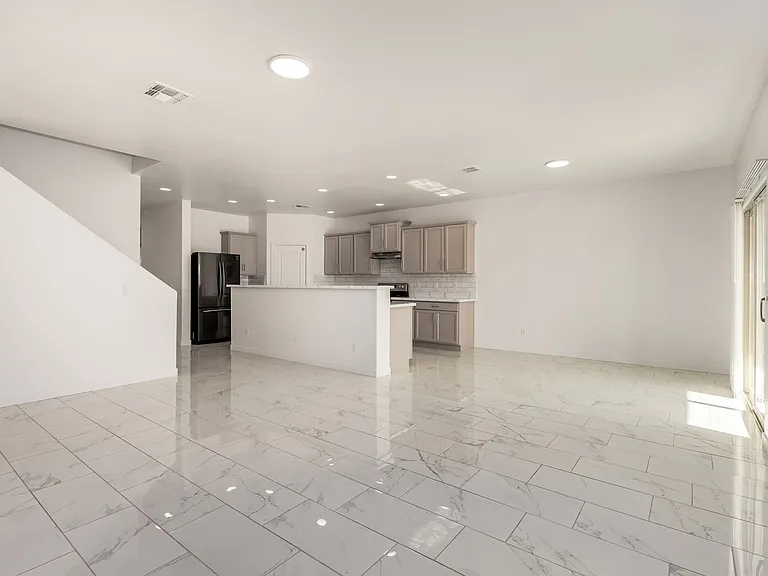 24409 W Sheraton Ln — Photo 8