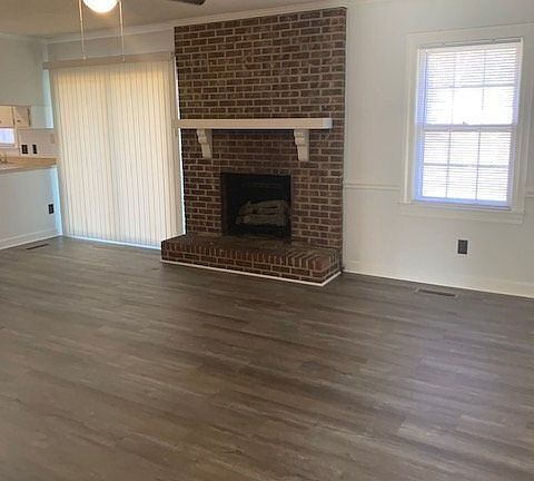 3rd image of 106 Shamrock Cir