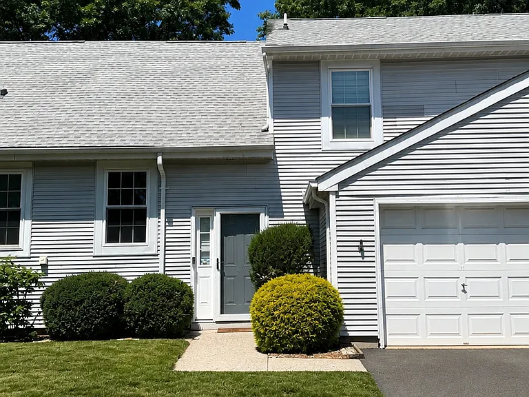 149 Picadilly Pl — Photo 1