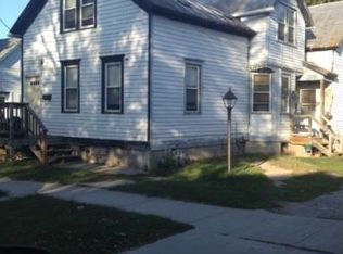 913A S 19th St, Manitowoc, WI 54220