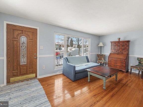 3rd image of 1723 Dighton St