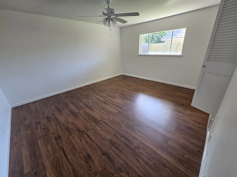 441 Montclair Dr — Photo 17