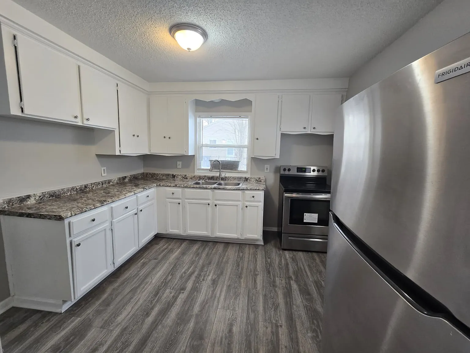 2 bed, $1,300 — Photo 1