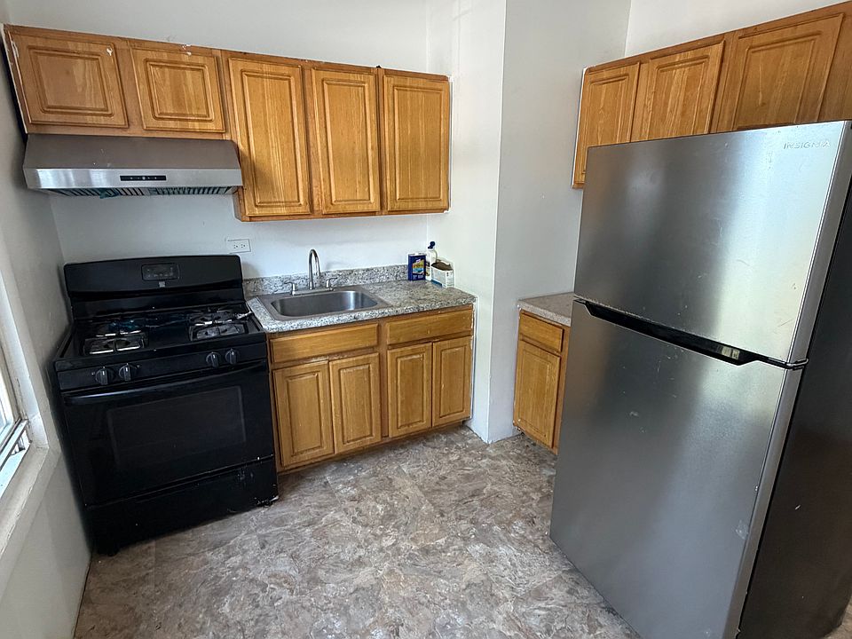 1st image of 87 Corbin Ave APT 2