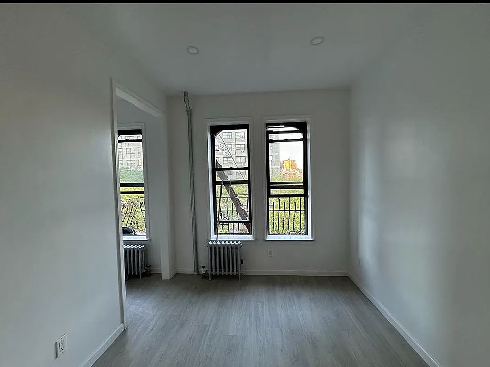 Building Photo 3
