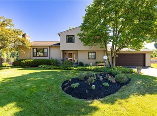 14 Port Meadow Trl, Fairport, NY 14450