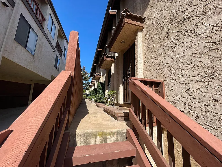1118 Fresno St #5 — Photo 1