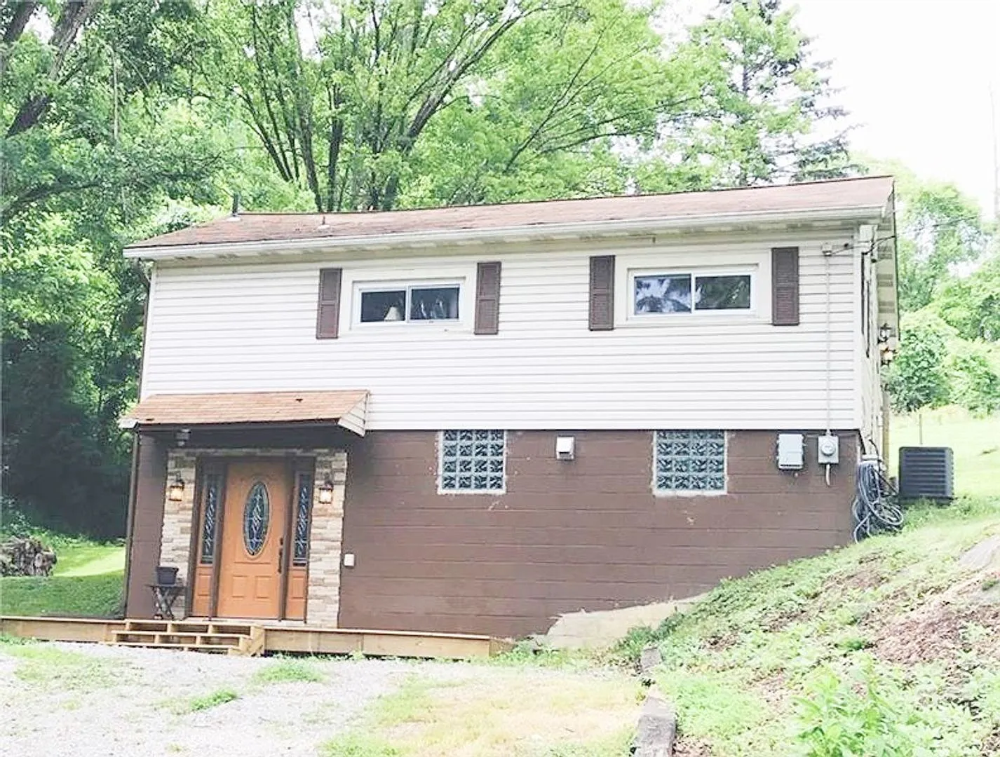 3041 Universal Rd photo 1