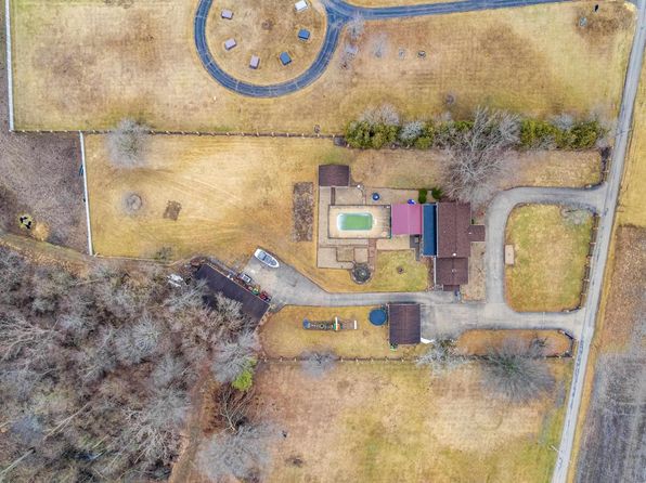 6682 N Woodlawn Dr, Montpelier, IN 47359