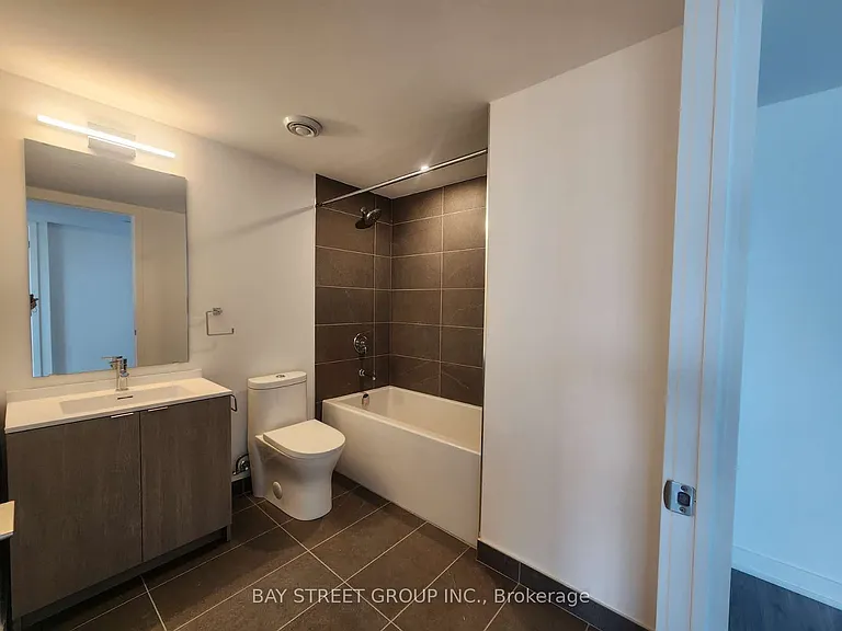 100 Queen St E #3302 — Photo 11