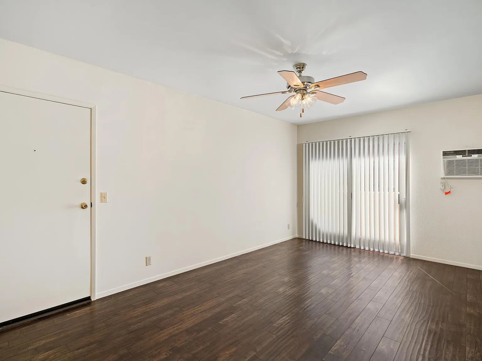 1 bed, 800 sqft, $1,995 — Photo 3