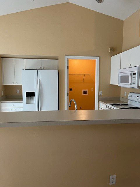 2nd image of 1031 NE 7th Pl