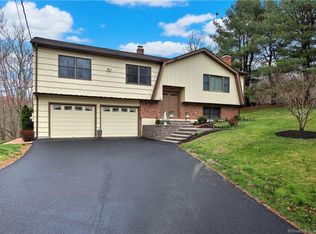 31 Beardsley Rd, Shelton, CT 06484