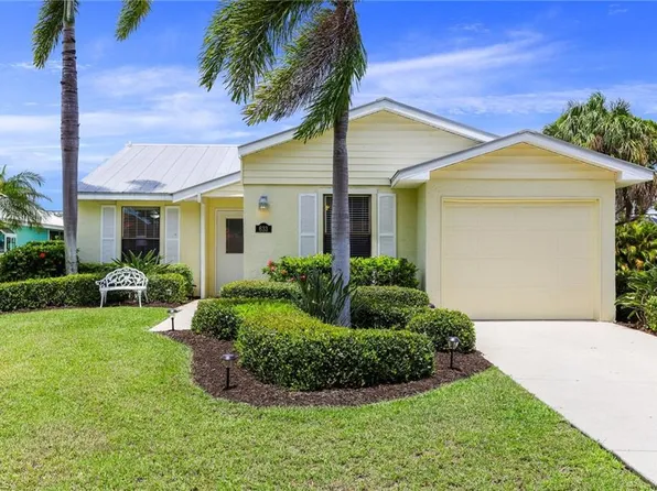 633 91st Ave N, Naples, FL 34108