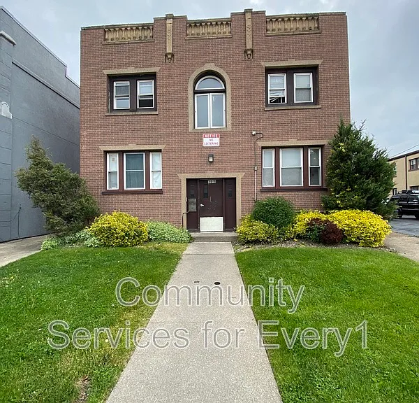 2421 Delaware Ave #5 — Photo 1