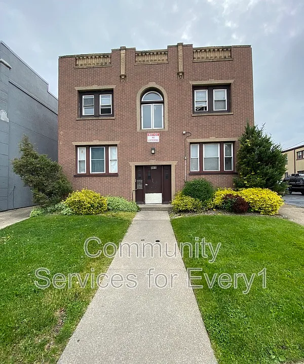 2421 Delaware Ave #5
