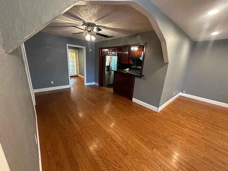 483 E Daleville Ave — Photo 6