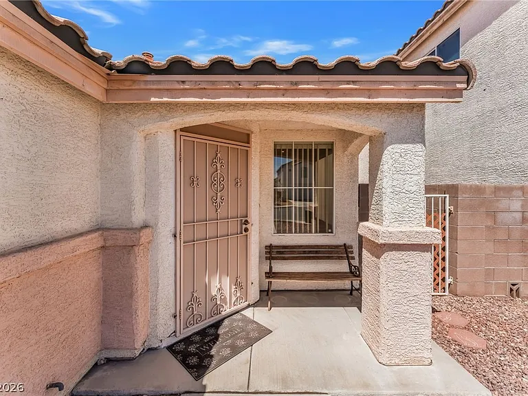 3523 Autumn Rain Ct — Photo 4