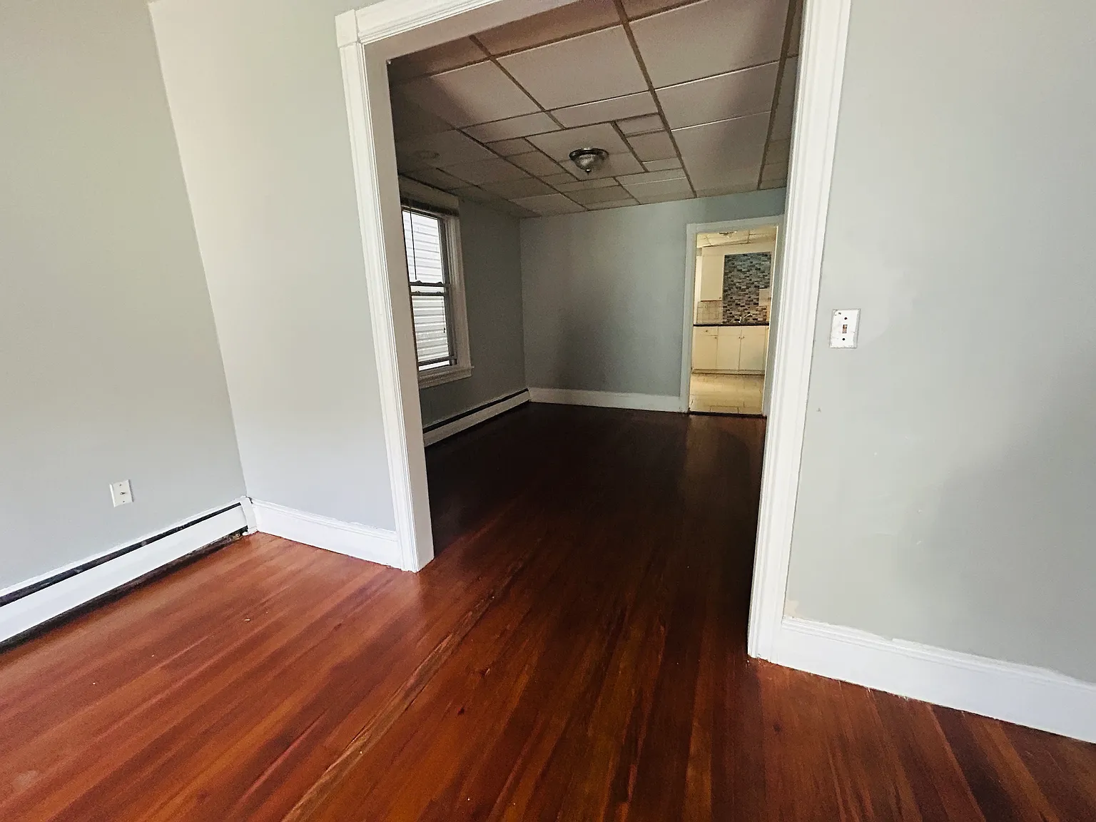 3 bed, 1000 sqft, $2,200 — Photo 1