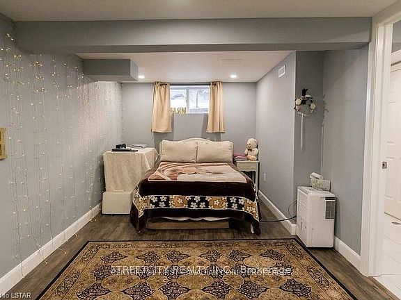 3rd image of 43 Renny Cres