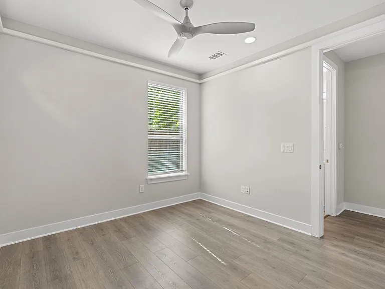3010 E 18th 1/2 St #B — Photo 13