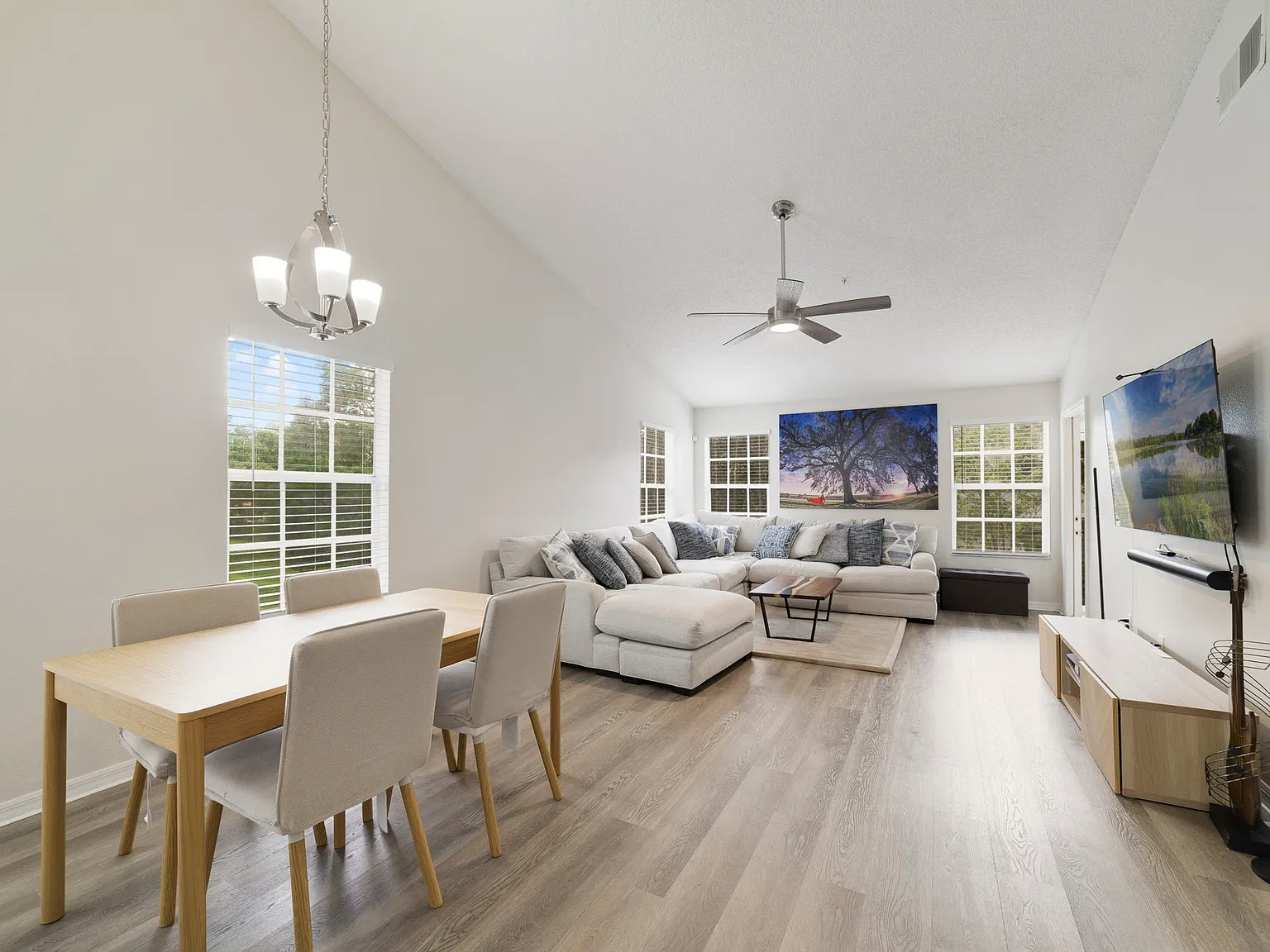 3 bed, 1321 sqft, $2,300 — Photo 3