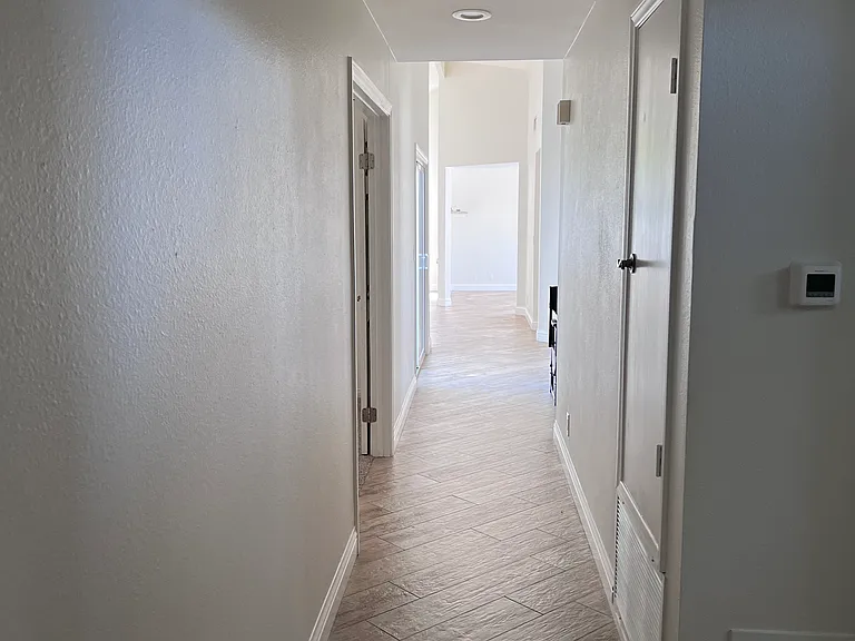 18 Eastlake — Photo 7