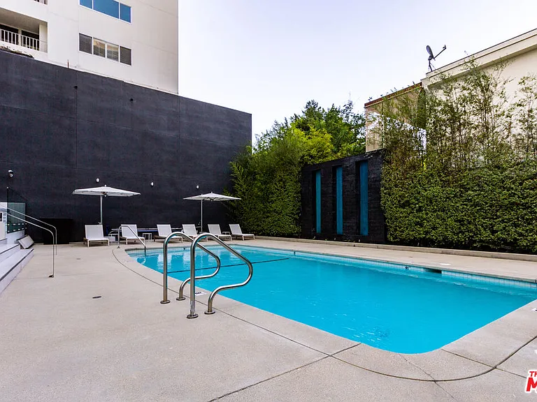 838 N Doheny Dr #203 — Photo 34