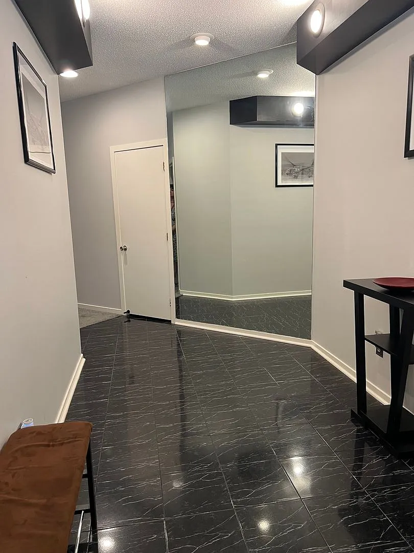 Building Photo - 806 E Lee St #9