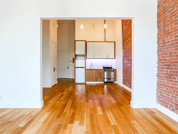 3rd image of 949 Willoughby Ave #209D