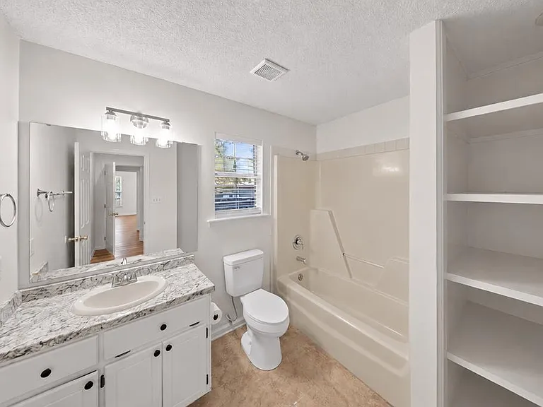 413 Georgetown Cir — Photo 13