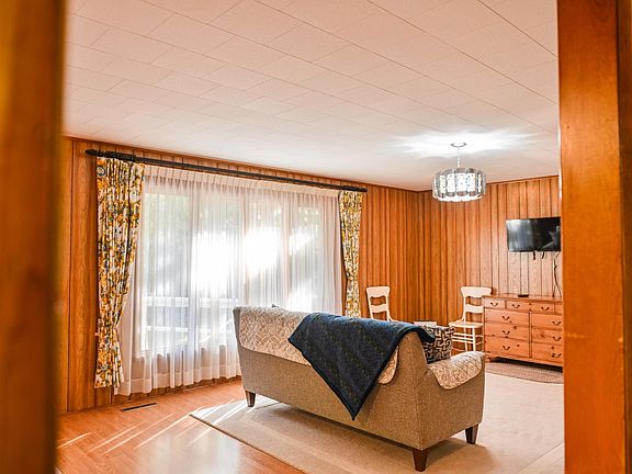 5th image of 7728 Meadow Ln