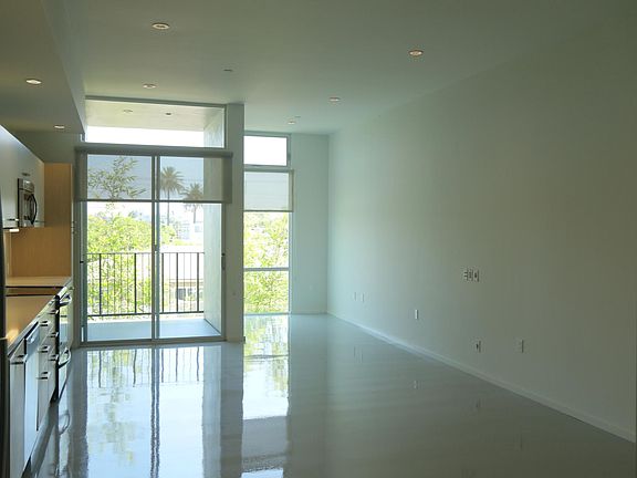 3rd image of 1107 Venice Blvd #308