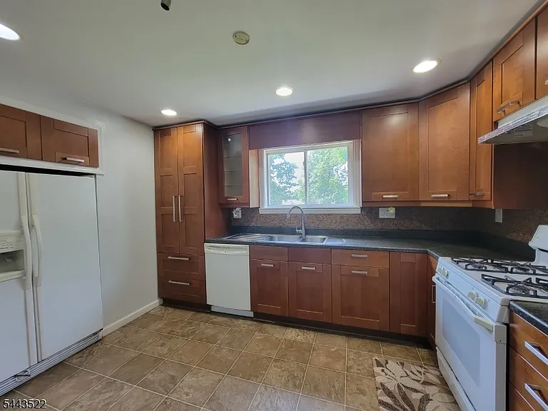 59 Troy Rd — Photo 7