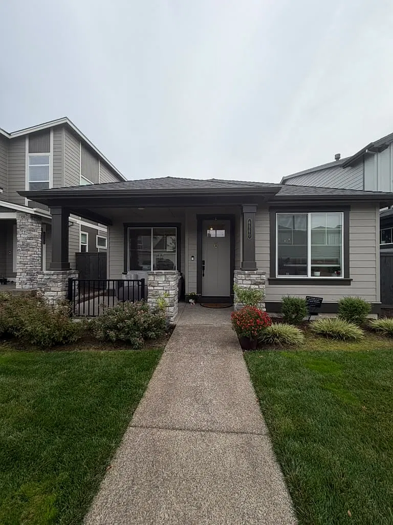 3 bed, 2.5 bath, 2010 sqft, $3,300 — Photo 1