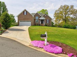 106 Firethorn Ct, Mooresville, NC 28115