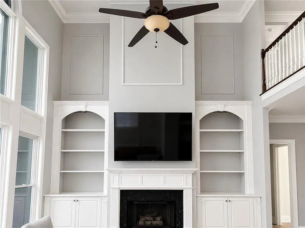5 bed, 4.5 bath, 4570 sqft, $5,800 — Photo 4