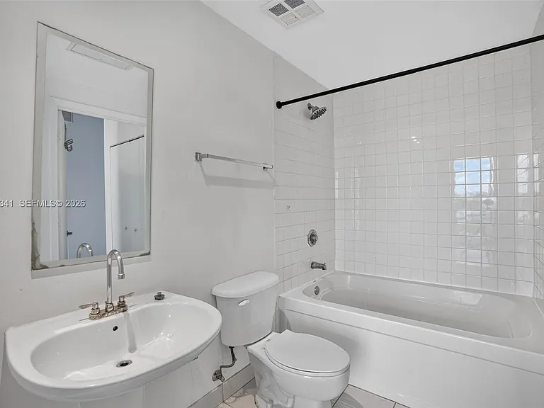 10 SW South River Dr #1010 — Photo 14