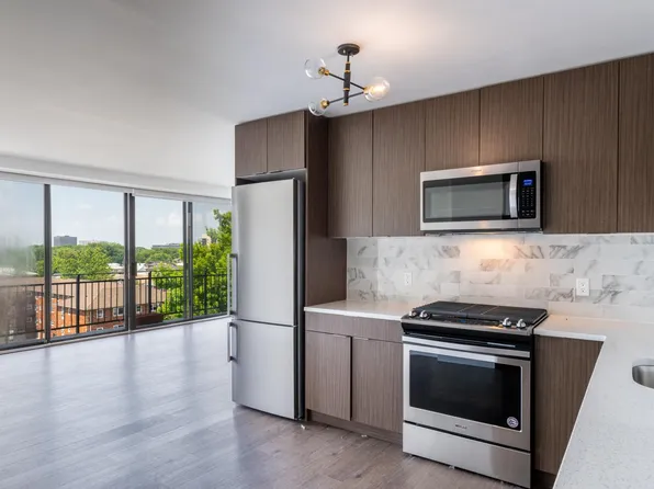 2400 Hudson Terrace image 2 of 31